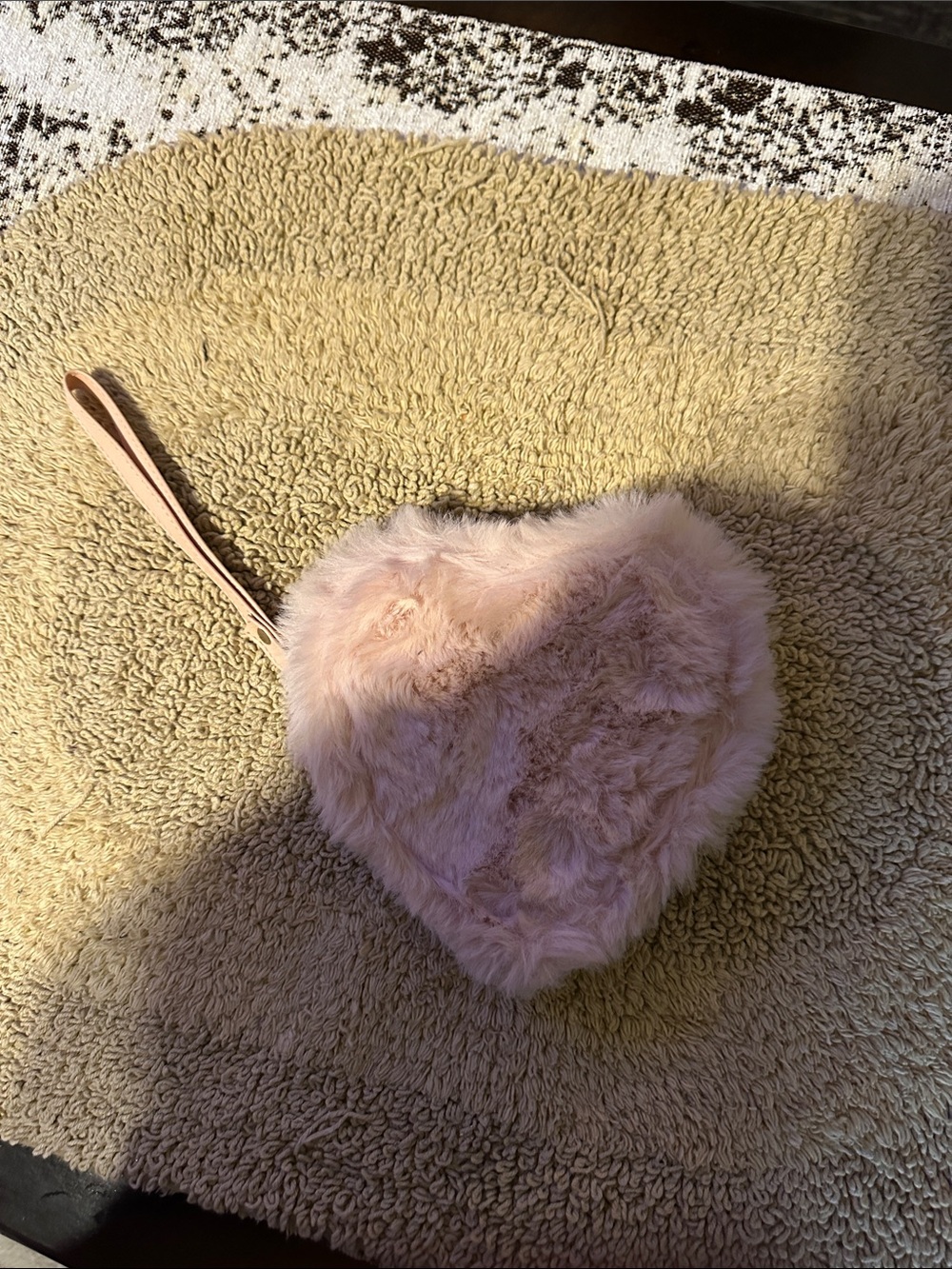 HEART SHAPED WOMEN WRISTLET PURSE